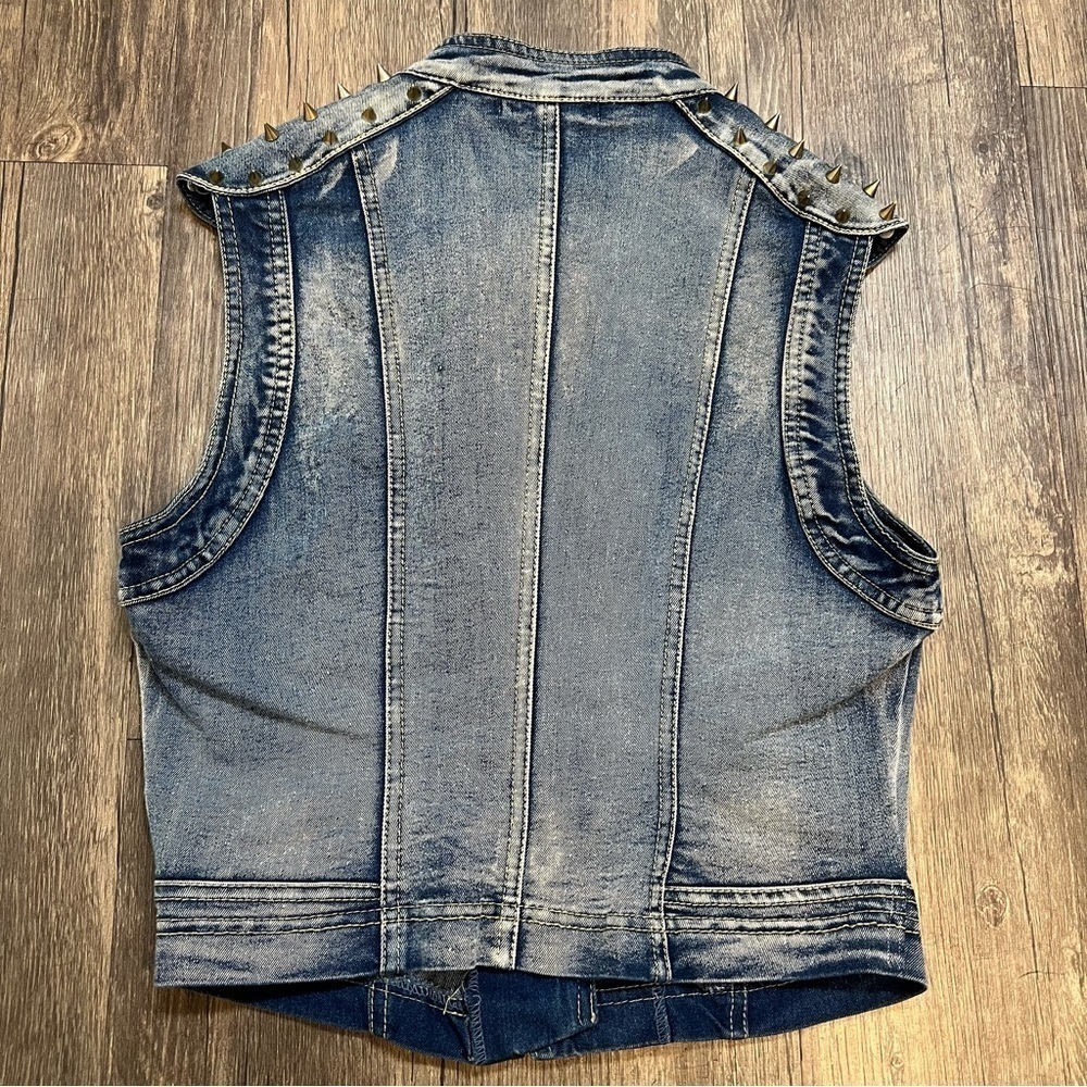 Forever 21 Denim Distressed Vest with Front Zipper Gold Shoulder Studs Size S - Picture 13 of 13